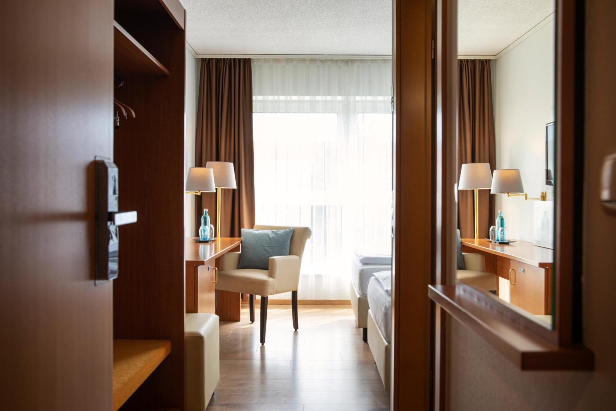 Achat Hotel Frankfurt Maintal Exteriör bild
